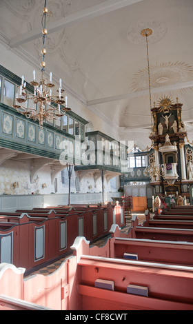 Innenraum mit Altar des Barock land Kirche von Steinkirchen, einem Dorf im Alten Land obstanbaugebiet Niedersachsen Stockfoto