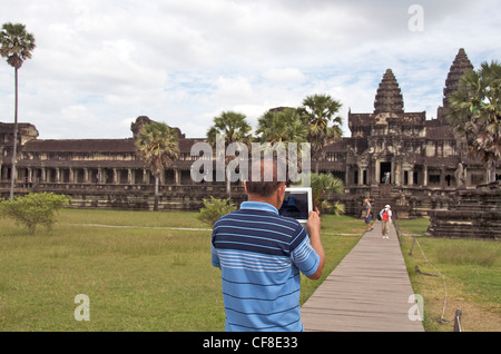 Touristen fotografieren Angkor Vat Tempel Kambodscha Stockfoto