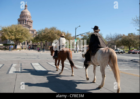 Pferde-Parade zum Texas Kapitol als Texas Independence Day am 2. März zog Tausende von Menschen Stockfoto