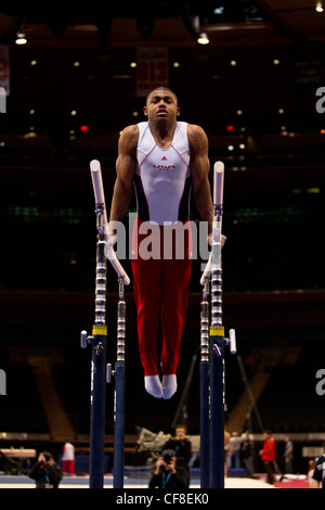 John Orozco (USA) Training für den Wettbewerb 2012 American Cup Gymnastik im Madison Square Garden, New York. Stockfoto