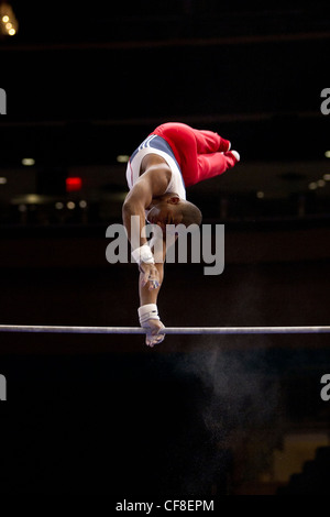 John Orozco (USA) Training für den Wettbewerb 2012 American Cup Gymnastik im Madison Square Garden, New York. Stockfoto