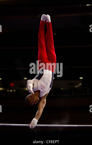 John Orozco (USA) Training für den Wettbewerb 2012 American Cup Gymnastik im Madison Square Garden, New York. Stockfoto