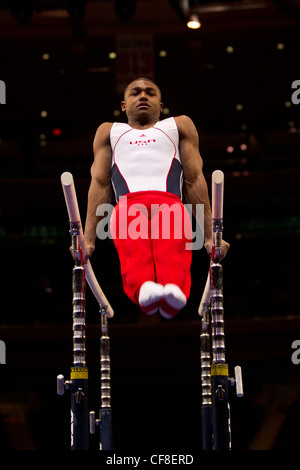 John Orozco (USA) Training für den Wettbewerb 2012 American Cup Gymnastik im Madison Square Garden, New York. Stockfoto