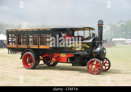 die Zugkraft des British engineering bei einer Dampf-Kundgebung am Juli 04,2010 in York feiern Vintage Lokomobile Stockfoto