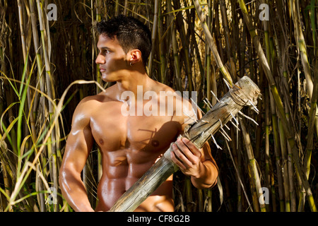 Blick auf ein Kämpfer-Mann hält eine mittelalterliche Streitkolben Waffe. Stockfoto