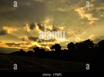 Sonnenuntergang mit schönen Himmel Stockfoto