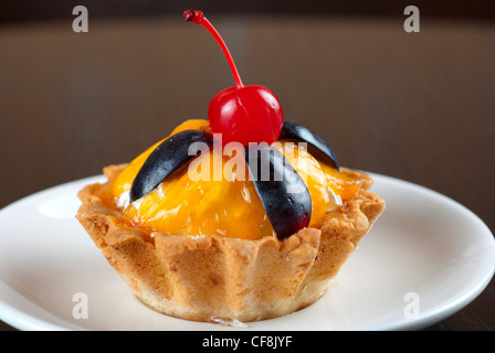 frisch gebackene Kuchen Closeup auf einem Holztisch Stockfoto