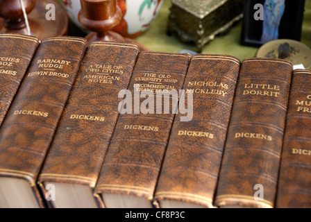 Antiquarische Bücher von Charles Dickens auf einen stall Stockfoto