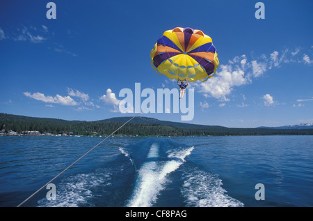 Parasailing, Lake Tahoe, Kalifornien, USA, Amerika, Parasailing, Geschwindigkeit, Sierra Nevada, Schnellboot, Stockfoto