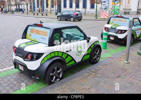 Grüne Energie ' Zen' electric Car-Sharing Fahrzeug aufladen im Stadtzentrum von Brüssel Stockfoto