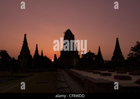 Wat Chaiwatthanaram Tempel bei Sonnenuntergang, Ayutthaya, Thailand Stockfoto