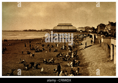 Burnham-on-Sea Beach Sand Meer Küste Pier Strandpromenade Esplanade Urlaub Sommer sonniger Tag Sandy Baden Baden Bridgwater Bay Stockfoto