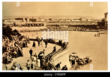 Weston Super Mare Glentworth Bay Beach Sand Meer Küste Pier Strandpromenade Esplanade Urlaub Sommer sonniger Tag Sandy Baden Baden Stockfoto