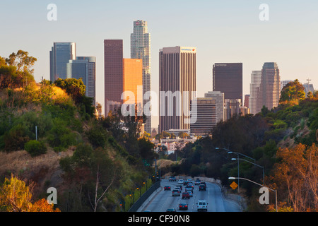 Pasadena Freeway (CA Autobahn 110) führt zu Downtown Los Angeles, California, Vereinigte Staaten von Amerika Stockfoto