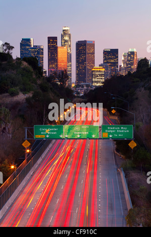 Pasadena Freeway (CA Autobahn 110) führt zu Downtown Los Angeles, California, Vereinigte Staaten von Amerika Stockfoto