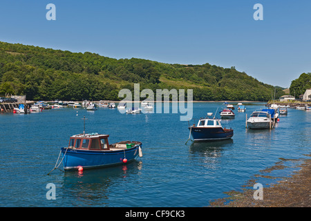 LOOE HAFEN OBEN LOOE BRÜCKE UND EAST LOOE RIVER, LOOE, CORNWALL, GROßBRITANNIEN, UK Stockfoto