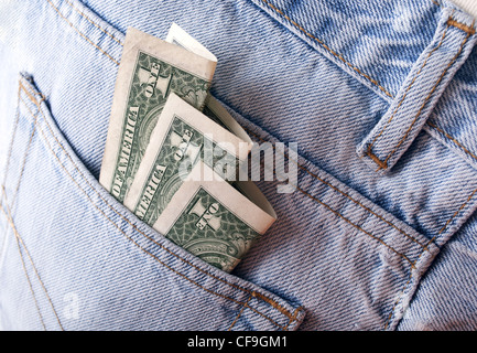 Hintergrund mit der Blue Jeans-Tasche mit Geld drin Stockfoto