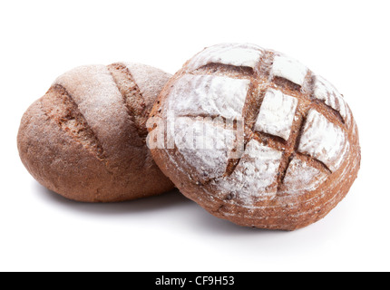 hausgemachtes Brot aus Roggenmehl auf weißem Hintergrund Stockfoto