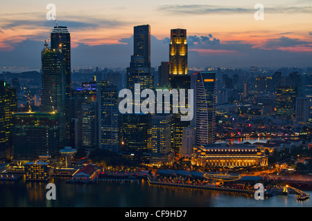 Sonnenuntergang über Singapur Stadt Skyline Luftbild Stockfoto