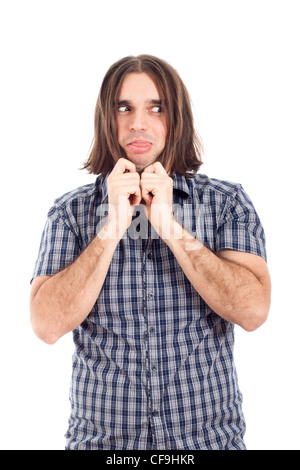 Junger Mann lustige Grimassen hält sein lange Haar, isoliert auf weißem Hintergrund. Stockfoto
