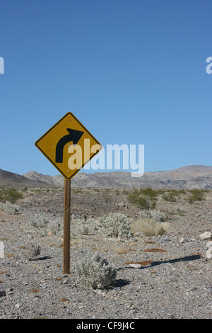 Wegweiser in die Wüste von Death Valley Nationalpark, Kalifornien Stockfoto