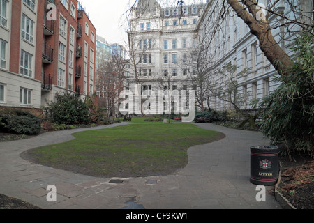 Gesamtansicht der Postman es Park, Website der Gedenkstätte Watt ist ein ruhiger Topf in der City of London, England. Stockfoto