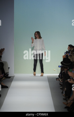 Tibi New York bereit zu tragen Frühjahr/Sommer 2012 Mode-Designerin Amy Smilovic Stockfoto