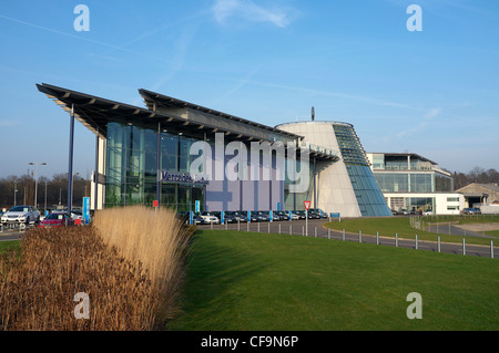 Mercedes World Showroom in Brooklands, Surrey Stockfoto