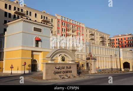 Qanat Quartier - Wohngebäude im Pearl in Doha, Katar. Stockfoto