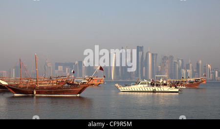 Traditionelle arabische Dhaus in Doha, Katar Stockfoto