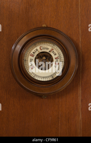 Alte klassische Sammler Aneroid Barometer zur Messung und Vorhersage Wetter Stockfoto