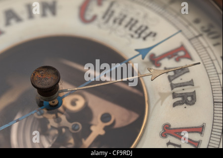 Alte klassische Sammler Aneroid Barometer zur Messung und Vorhersage Wetter Stockfoto