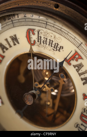 Alte klassische Sammler Aneroid Barometer zur Messung und Vorhersage Wetter Stockfoto