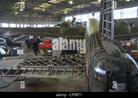 Im Inneren der Wellington Kleiderbügel im Brooklands Museum Surrey, -Haus der Concorde. Stockfoto