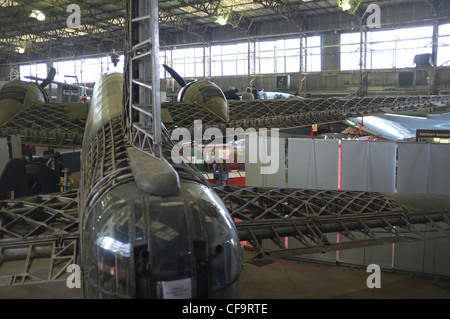 Im Inneren der Wellington Kleiderbügel im Brooklands Museum Surrey, -Haus der Concorde. Stockfoto