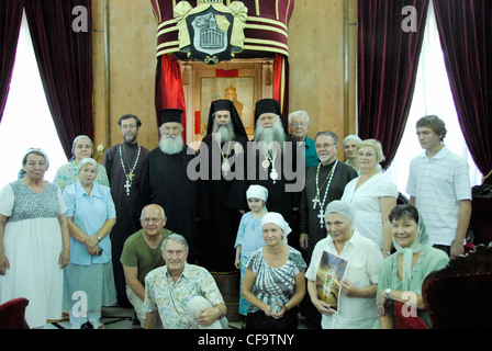 Feofil, griechisch-orthodoxen Patriarchen von Jerusalem, zusammen mit Bischof Peter von Cleveland und Russisch-orthodoxe Pilger Stockfoto