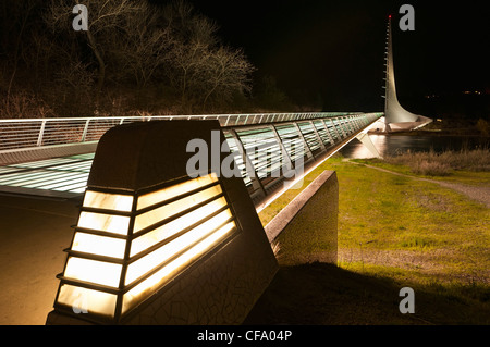 Die einzigartige und wunderschöne Sundial Bridge in Redding, Kalifornien. Stockfoto