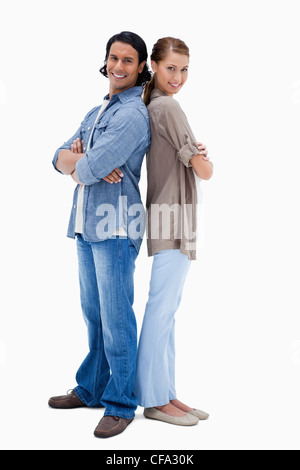 Lächelnde paar stehen Rücken an Rücken Stockfoto