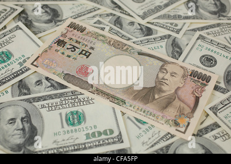 Japanease 10000 Yen und 100 Dollar. Stockfoto