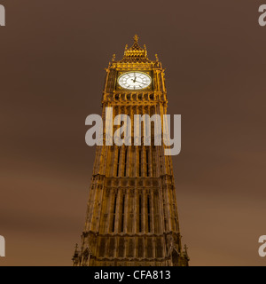 Niedrigen Winkel Blick auf Big Ben Uhrturm Stockfoto