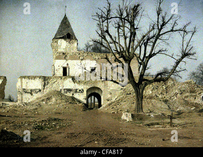 Europa, Krieg, Weltkrieg, 1917, Europa, Weltkrieg, Color Foto, Autochrom, F. Cuville, Westfront, Burg, Ruine, Zerstörung Stockfoto