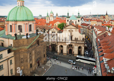 Kirchtürme und Dächer von Prag Skyline in Prag, Tschechische Republik Stockfoto