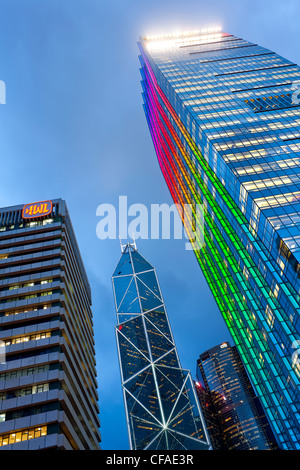 Hong Kong Skyline bei Dämmerung, zentralen Geschäfts- und Bankenviertel, Bank of China Gebäude, Hong Kong Island, China Stockfoto