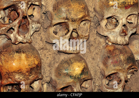 Portugal, Alentejo: Menschliche Schädel als Dekoration in der Knochen-Kapelle in Évora Stockfoto