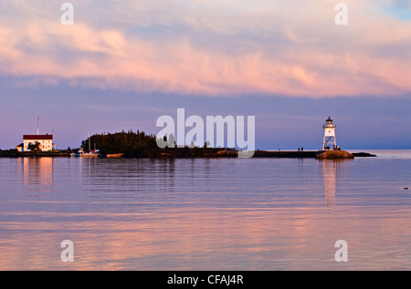 Leuchtturm am Lake Superior, Grand Marais, Minnesota, Vereinigte Staaten von Amerika. Stockfoto