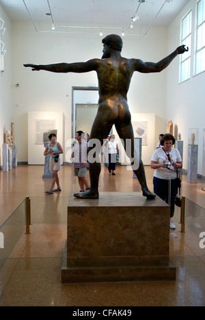 Athen Nationale Archäologische Museum Bronze-Statue von Zeus oder Poseidon, vor Kap Artemision in Nord Euböa ca. 460 v. Chr. gefunden. Stockfoto