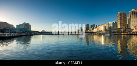 Darling Harbour, Sydney, Australien. Stich zeigt den Hafen bei Sonnenuntergang. Stockfoto