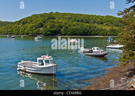 LOOE HAFEN OBEN LOOE BRÜCKE UND EAST LOOE RIVER, LOOE, CORNWALL, GROßBRITANNIEN, UK Stockfoto