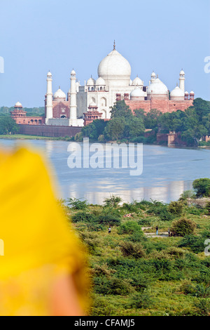 Taj Mahal, UNESCO-Weltkulturerbe in der Jumna (Yamuna) Fluss, Agra, Uttar Pradesh Zustand, Indien, Asien Stockfoto