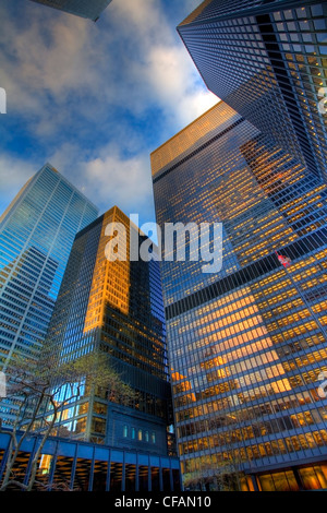 Niedrigen Winkel Ansicht von Bürotürmen King Street, Toronto, Ontario, Kanada Stockfoto